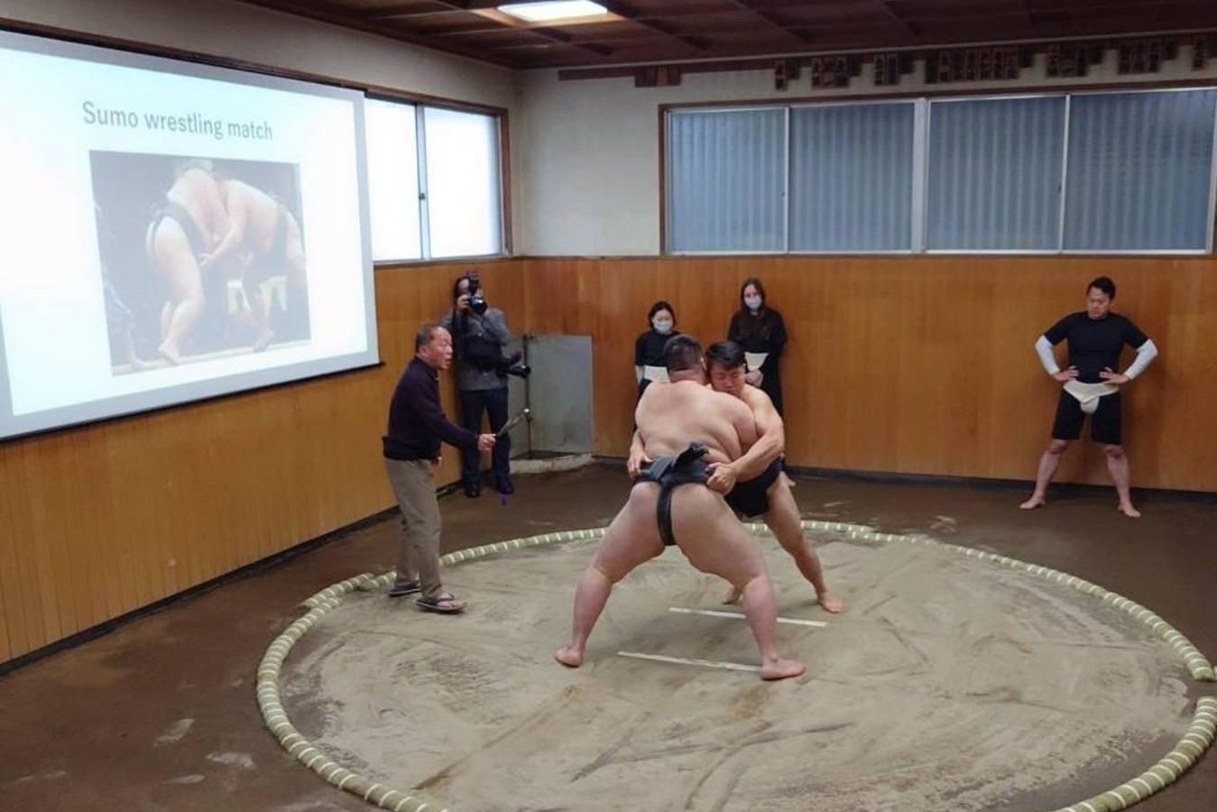 Sumo wrestling Tokyo dining show with former rikishi performers